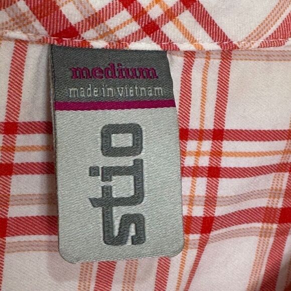 STIO Women’s Shirt Size Medium Red Plaid Long Sleeve Button Down - Picture 5 of 7
